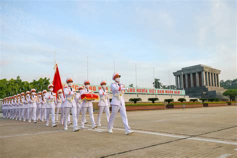 Ho Chi Minh Mausoleum: Opening Hours, Dress Code, and Visiting Tips