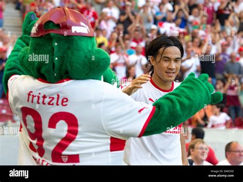 Vfb Stuttgart Mascot Fotos Und Bildmaterial In Hoher Auflösung Alamy