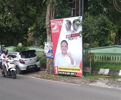 Masih Berdiri Tegak Alat Peraga Kampanye Di Kota Malang Dimasa Hari