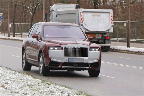 2025 Rolls Royce Cullinan Facelift Spied Flaunting Subtle Updates Autoevolution