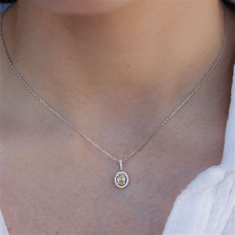 Oval Shaped 070ct Yellow And White Diamond Necklace En 2024
