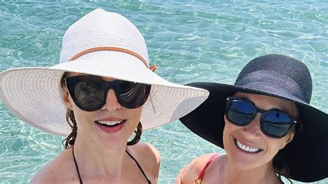 Stars Im Bikini In Italien Am Strand Tragen Sie Partnerlook