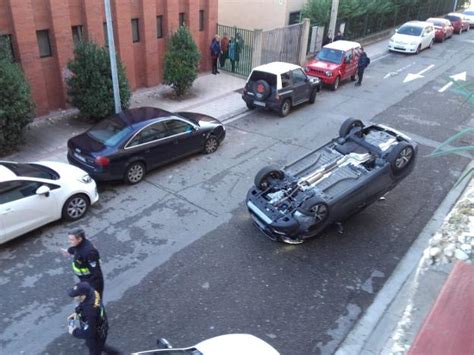 HERIDO LEVE AL VOLCAR SU COCHE La Rioja