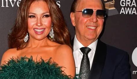 Thalía qué edad tiene su esposo Tommy Mottola y cuánto se lleva de