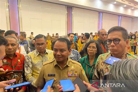 Gubernur Sultra Penjabat Kepala Daerah Yang Ikut Pilkada Wajib