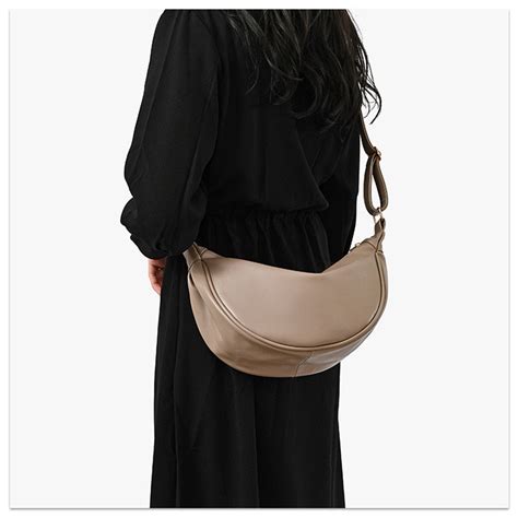 Yvon Leather Dumpling Shoulder Sling Bag For Woman Unisex Korean