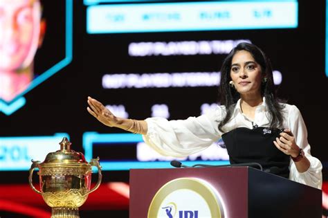 Mallika Sagar Debuted As The Ipls First Female Auctioneer