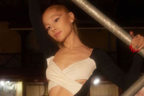 Lagu Sedih Di Album Baru Ariana Grande Diduga Terinspirasi Dari