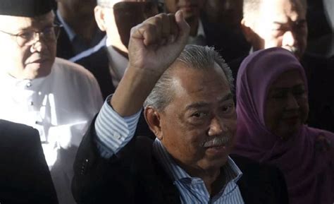 Muhyiddin Didakwa Terima Rasuah RM232 5 Juta Ubah Wang Haram RM195