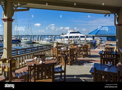 Brett's Waterway Cafe on the waterfront in historic Fernandina Beach ...