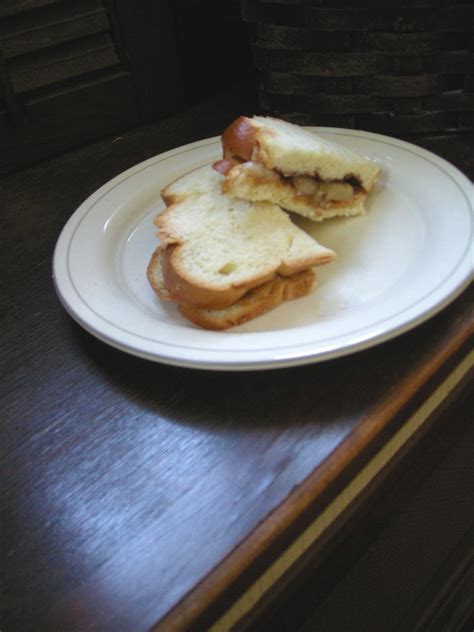Hit Me With A Frying Pan: Peanut Butter Banana Ice "Cream" Sundae Sandwich