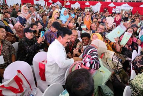 Penyerahan Sertifikat Tanah Di Sidoarjo Hadi Tjahjanto Ptsl Dan