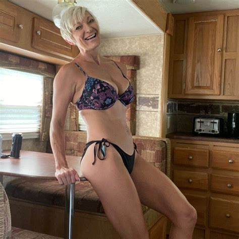 6 Hot Sexy Charlene Tan Bikini Pics