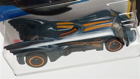 Машинка Базова Hot Wheels Batmobile Batman 1 64 HKG99 Grey купити в інтернет магазині RetroMagaz