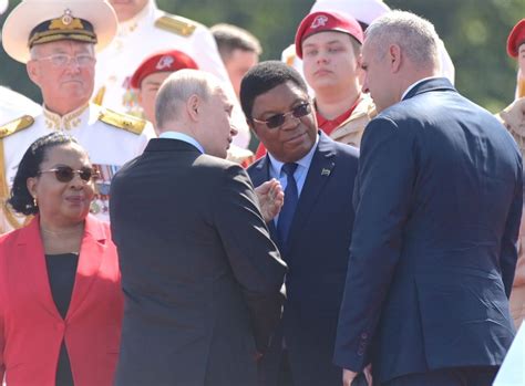 WAZIRI MKUU KASSIM MAJALIWA NA RAIS PUTIN NA URUSI Full Shangwe Blog