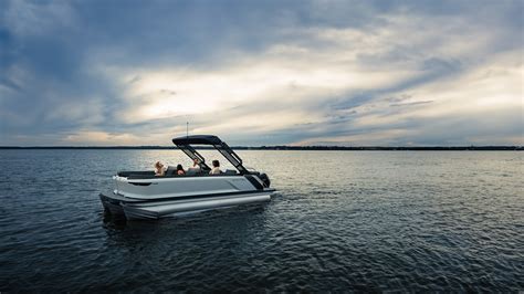 Manitou pontoon & tritoon boats: The best in performance & luxury