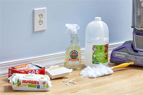 How to Clean Baseboards
