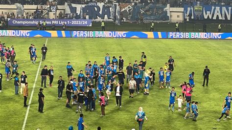 Persib Selangkah Juara Full Suasana Selebrasi Haru Pemain Dan Bobotoh