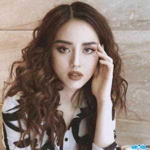 Hot girl Lê Trần Ngọc Trân