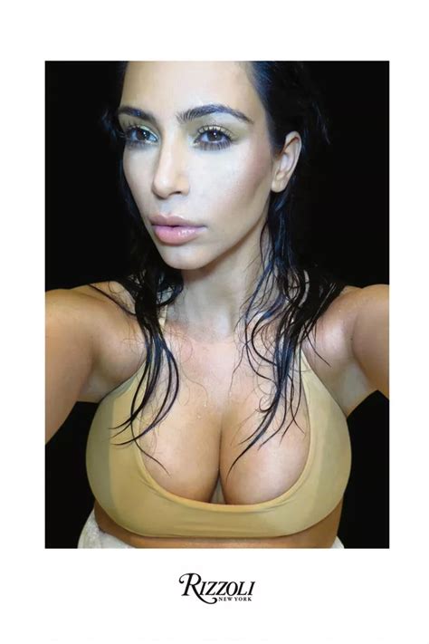 Kim Kardashian Selfies Mirror Online