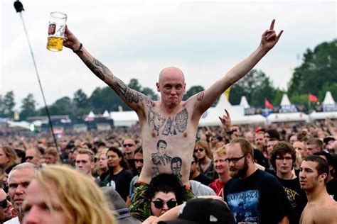 Fotos 75 000 Heavy Metal Fans Rocken Das Wacken Open Air Kultur