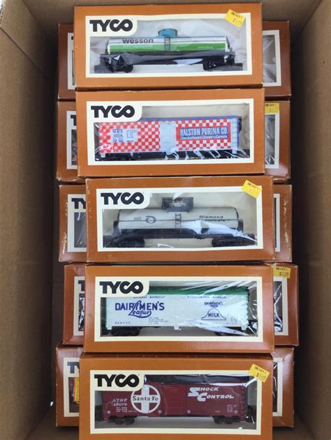 Lot 15 Vintage Tyco Ho Scale Train Cars