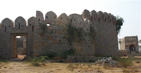 Journeys across Karnataka: Mudgal Fort's North Gate