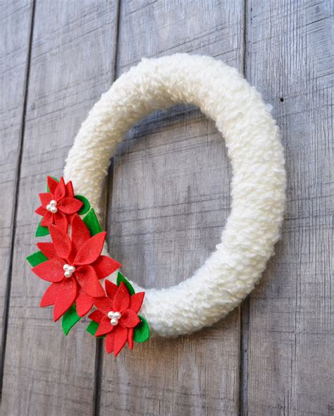 Poinsettia Felt Flower Wreath Yarn And Felt Poinsettia Christmas