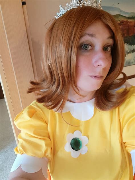 TrashQueen Building A Pikmin Army To Carry My Ass On Twitter Hi I M Daisy My Friend Put Me