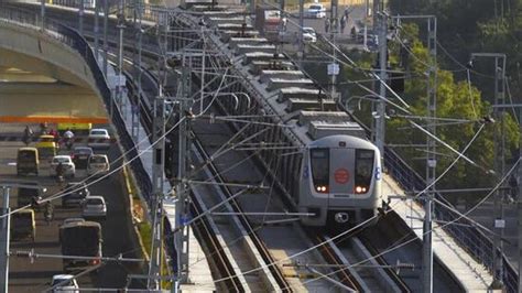 Delhi Metros Blue Line Snag Irks Commuters Yet Again Latest News