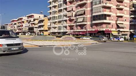 Ora News Vlorë shkëmbim zjarri mes dy makinave në lagjen 24 Maji