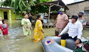 Gubernur Sumut Tinjau Warga Terdampak Banjir Di Sergai Tobapos