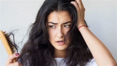 Caduta Dei Capelli Cosa Fare E Come Comportarsi Per Arginare Il Problema