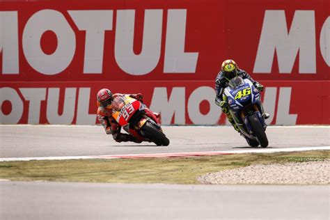 Kisah Valentino Rossi Yang Sering Tunggu Pembalap Lain Agar Balapan