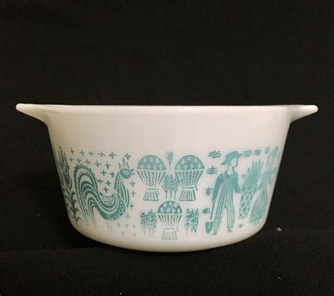 Pyrex Butterprint Amish Casserole Dish Quart