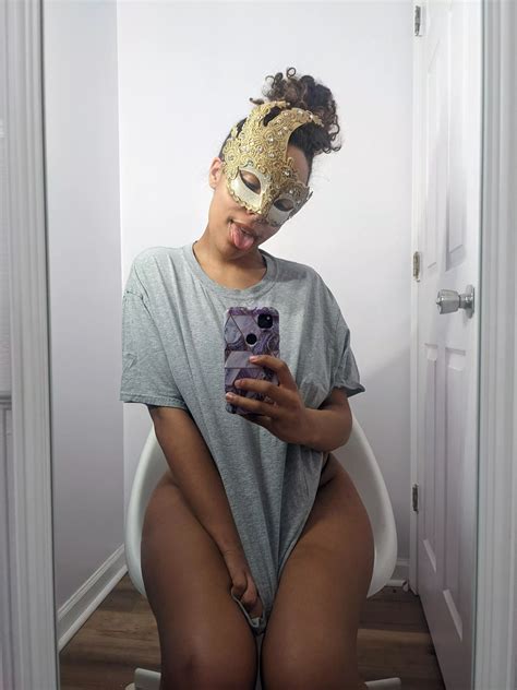 Can You Help Me Out Of This Shirt Nudes Womenofcolour Nude Pics Org