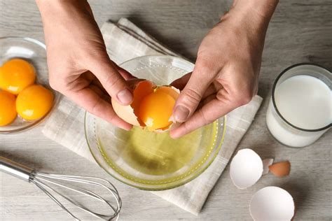 How To Separate An Egg Yolk From The White