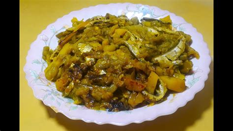 চেলা মাছ ও ধুন্দলের পোড়া চচ্চড়ি । Cela Fish Dhundol Half Burnt Curry