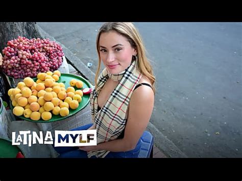 La Latina De Grandes Tetas Anastasia Rey Es Recogida En El Mercado Para