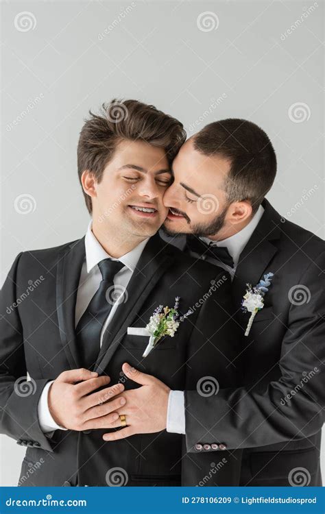 Joven Y Barbudo Novio Gay En Imagen De Archivo Imagen De Prepara Derechos