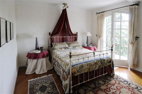 French Country Decorating for the Bedroom | CozyHouze.com