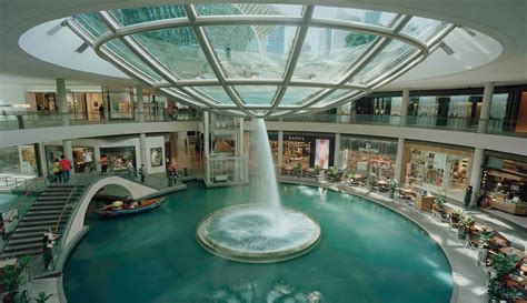 singapore  shoppes  marina bay sands marina bay sands world