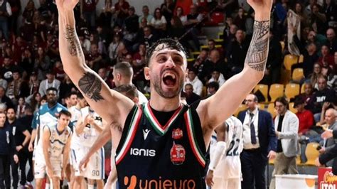 Coppa Italia L Unieuro Batte La Pallacanestro Cant E Guadagna La Finale