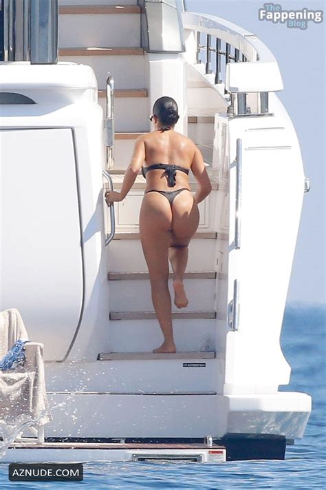 Georgina Rodriguez Sexy Seen With Cristiano Ronaldo Showing Off Her Sizzling Bikini Body On A