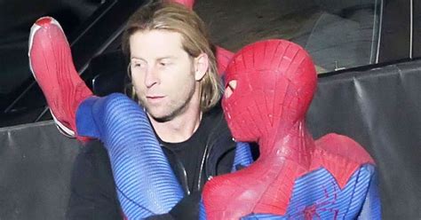 MAN OF BRONZE ANDREW GARFIELD QUIERE QUE M J SEA UN TÍO Y NEGRO Y SPIDER MAN SEA GAY