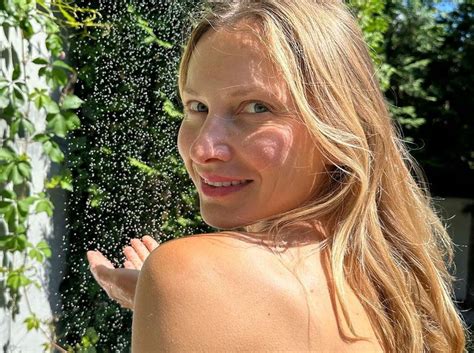 Bikini odchodzi do lamusa Jej strój to hit na lato