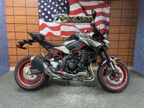 2023 Kawasaki Z900 ABS Metallic Phantom Silver Metallic Carbon Gray