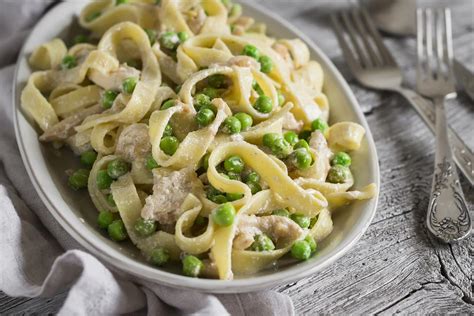 Easy Chicken Pasta Recipe This One Pot Fettuccine With Chicken And Peas