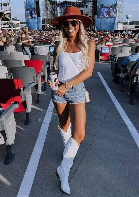 What To Wear To A Country Concert In Real Life Outfit Ideas