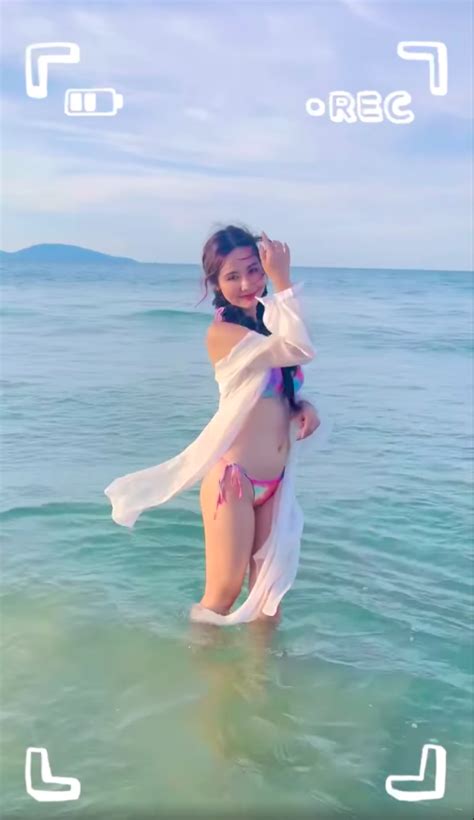 Huy N Lizzie Di N Bikini Th D Ng Quy N R Tr N B I Bi N Saostar Vn